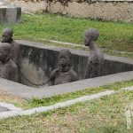 Monumento de piedra conmemorativo contra la esclavitud